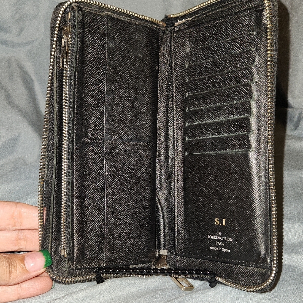 Louis Vuitton Black Checkered Wallet - Picture 3 of 10